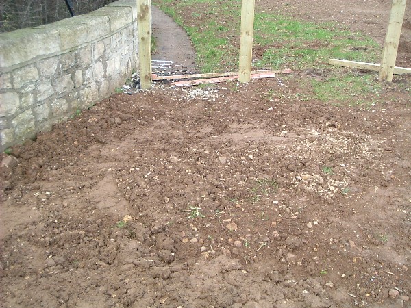 Mud and Fence construction blocking access to Spital Gap Lane and A1 South footpath